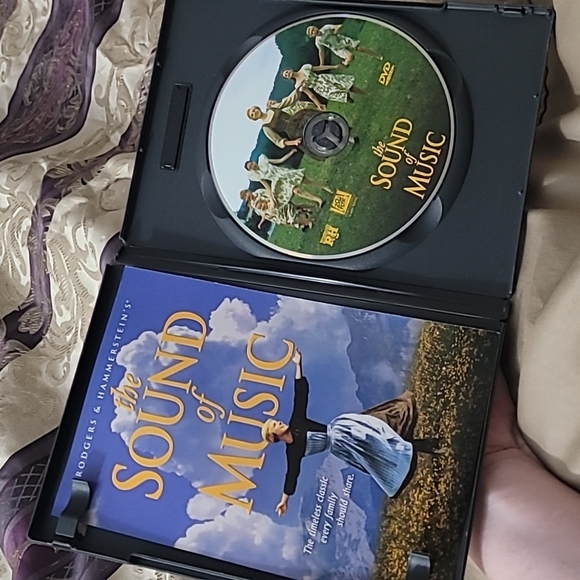 The sound of music dvd with Julie Andrews full screen edition - Picture 3 of 3